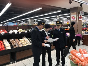 五家渠市 六師食品藥品安全與衛(wèi)生綜合監(jiān)督執(zhí)法局強化食用農(nóng)產(chǎn)品批發(fā)市場監(jiān)督檢查，筑牢食品安全防線